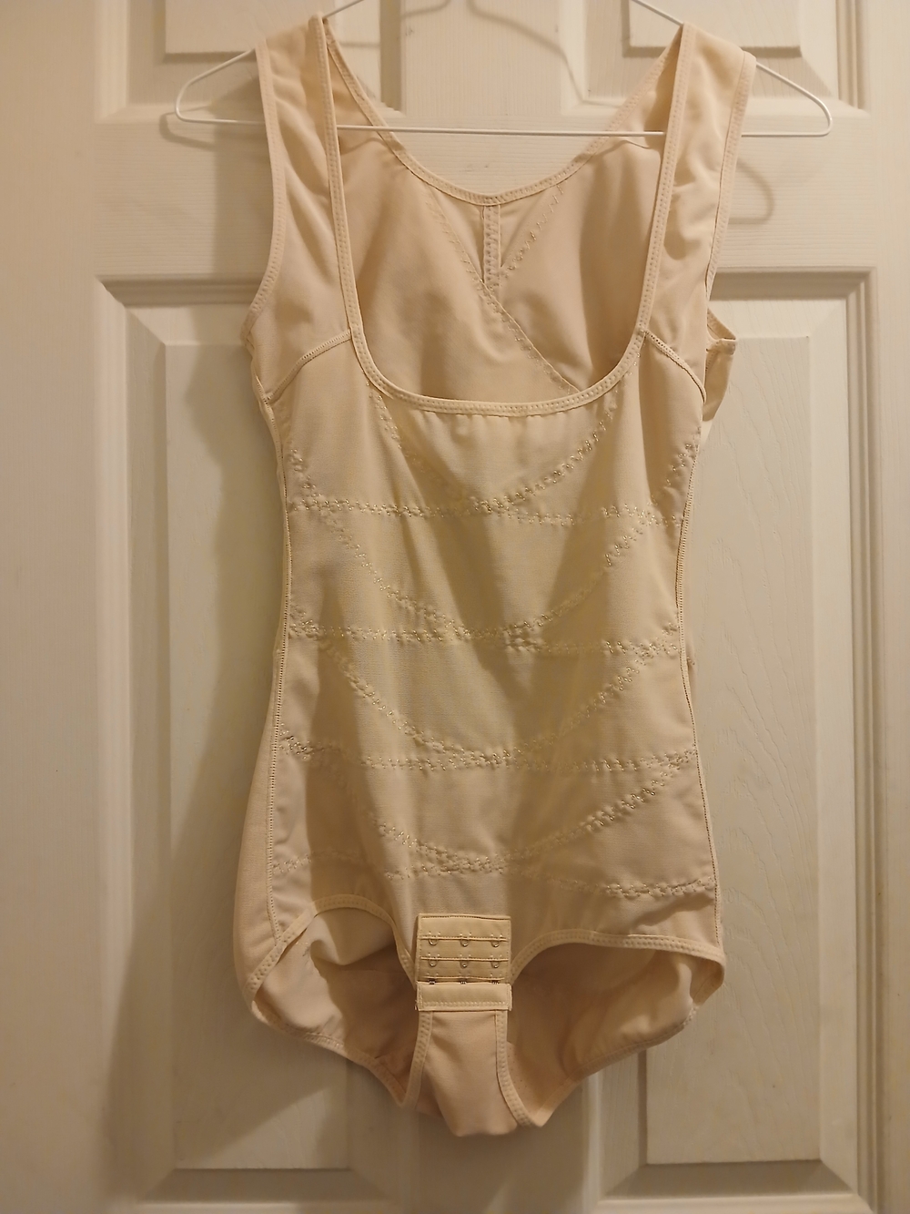*NEW* LADIES SHAPEWEAR          SIZE MEDIUM